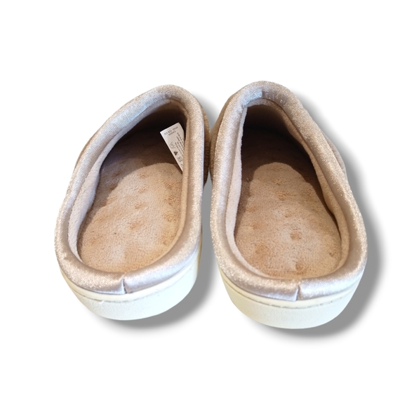 New 🌷 Isotoner Women's Microterry Clog With Satin Cuff Slippers Taupe - Picture 6 of 16